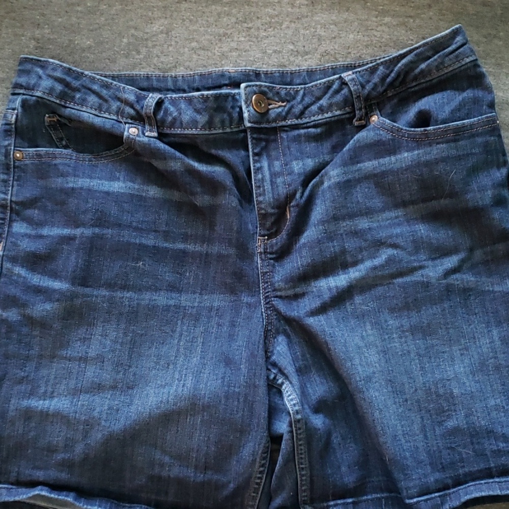 Simply Vera Bermuda Jean shorts